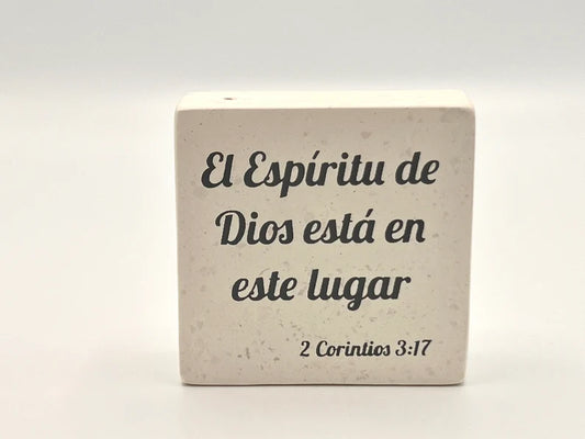 Hand-Carved Soapstone Scripture 3" by 3" - Bible Verse 2 Corintios 3:17 - Español