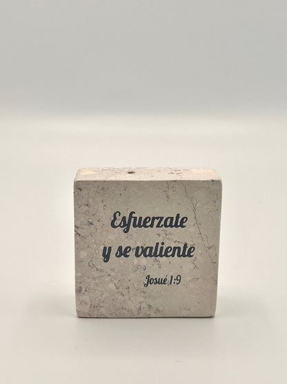 Hand-Carved Soapstone Scripture 2" by 2" - Bible Verse Josué 1:9 - Español