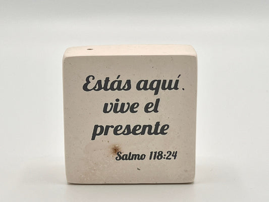 Hand-Carved Soapstone Scripture 2" by 2" - Bible Verse Salmos 118:24 - Español