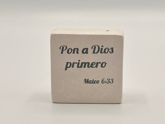 Hand-Carved Soapstone Scripture 2" by 2" - Bible Verse Mateo 6:33 - Español