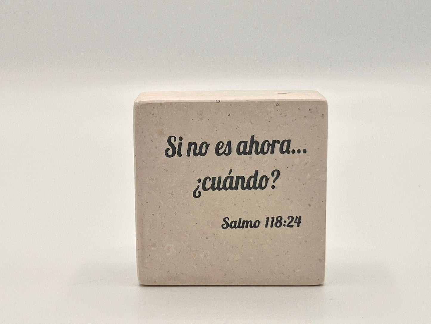 Hand-Carved Soapstone Scripture 2" by 2" - Bible Verse Salmos 118:24 - Español