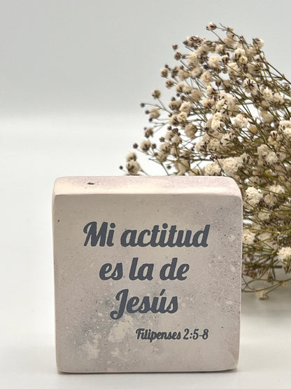 Hand-Carved Soapstone Scripture 2" by 2" - Bible Verse Filpienses 2:5-8 - Español