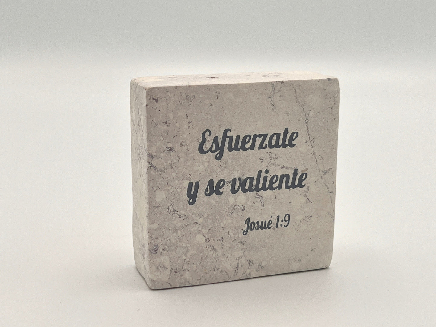 Hand-Carved Soapstone Scripture 2" by 2" - Bible Verse Josué 1:9 - Español