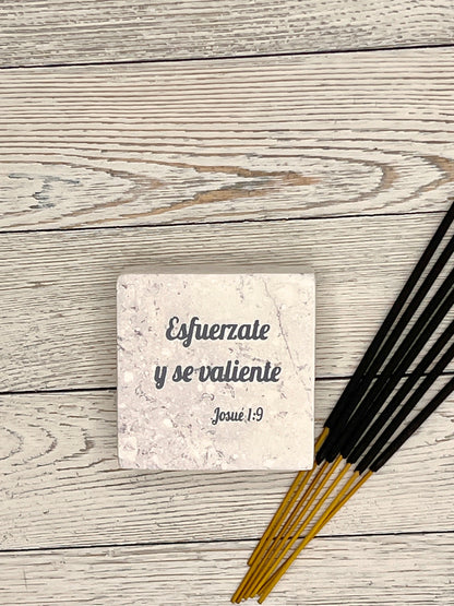 Hand-Carved Soapstone Scripture 2" by 2" - Bible Verse Josué 1:9 - Español