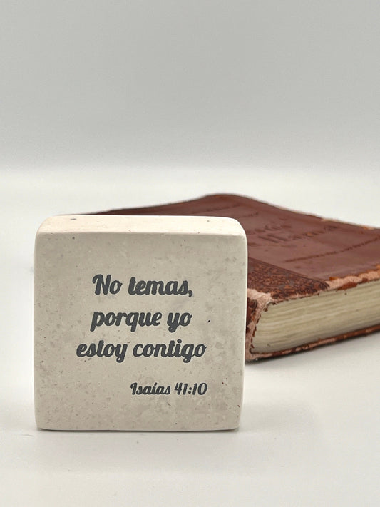 Hand-Carved Soapstone Scripture 2" by 2" - Bible Verse Isaias 41:10 - Español