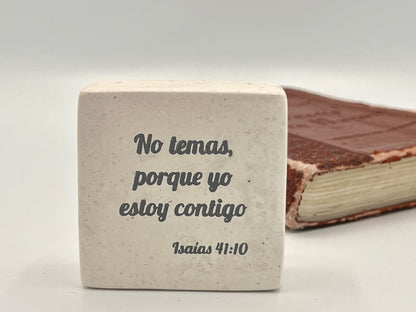 Hand-Carved Soapstone Scripture 2" by 2" - Bible Verse Isaias 41:10 - Español