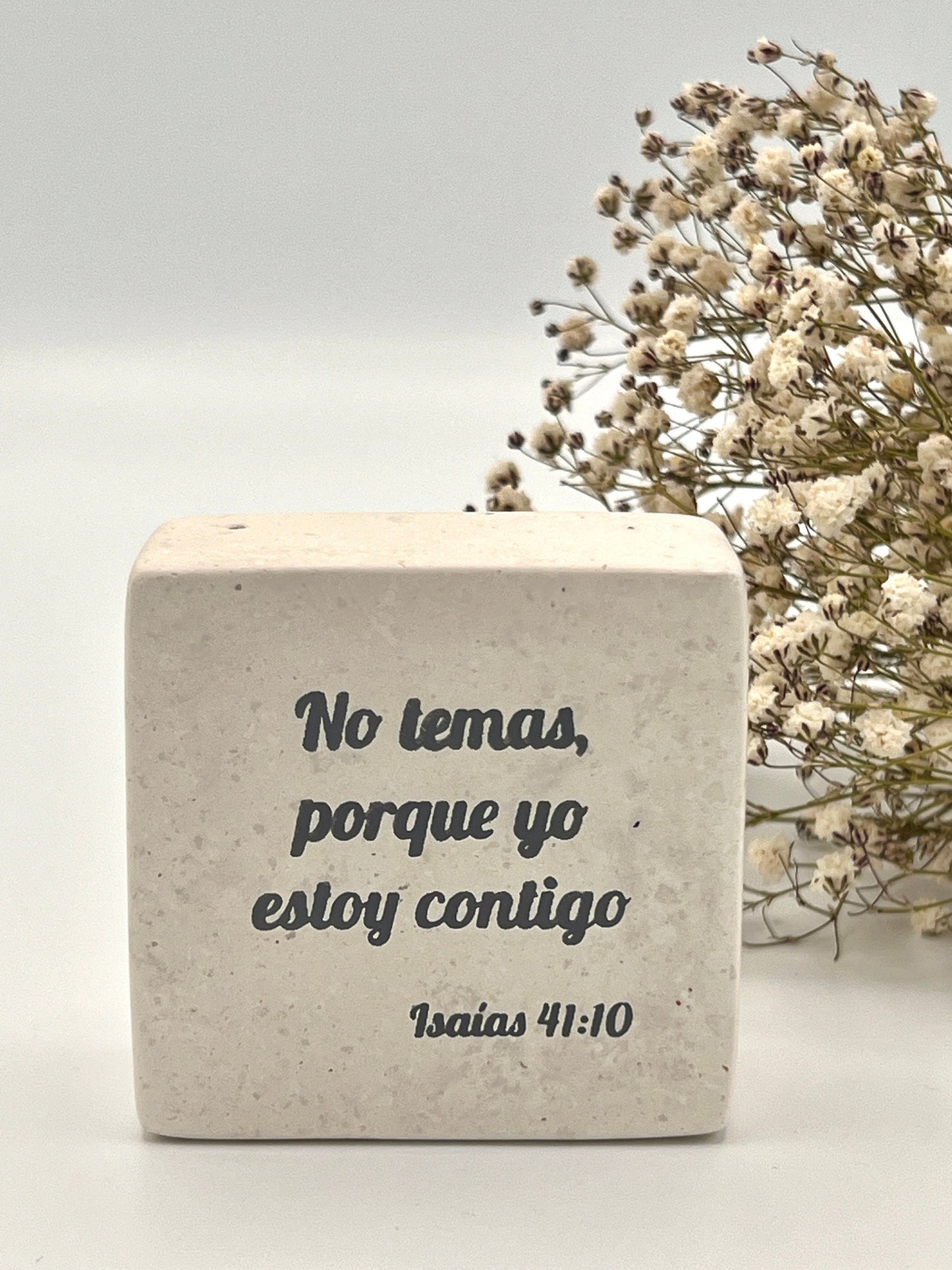 Hand-Carved Soapstone Scripture 2" by 2" - Bible Verse Isaias 41:10 - Español