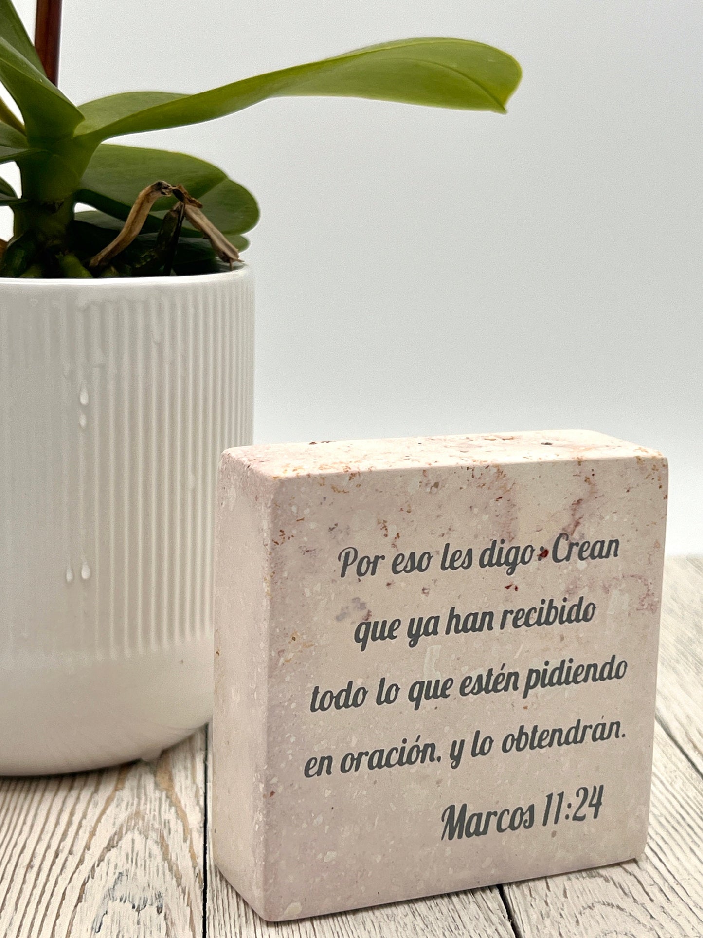 Hand-Carved Soapstone Scripture 3" by 3" - Bible Verse Marcos 11:24 - Español