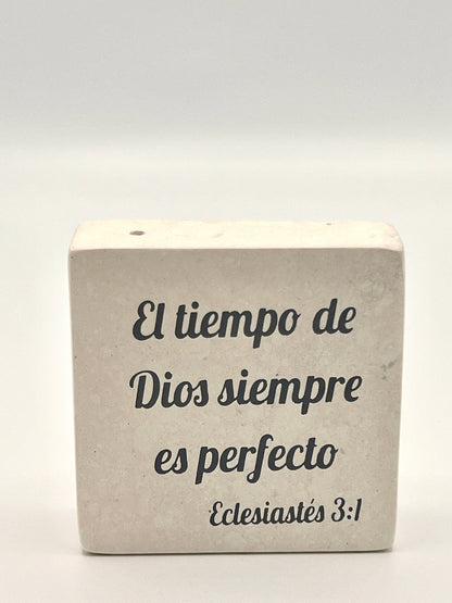 Hand-Carved Soapstone Scripture 3" by 3" - Bible Verse Eclesiastés 3:1 - Español
