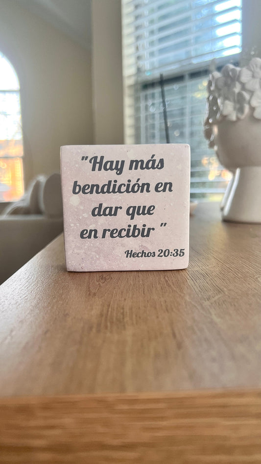 Hand-Carved Soapstone Scripture 2" by 2" - Bible Verse Hechos 20:35 - Español